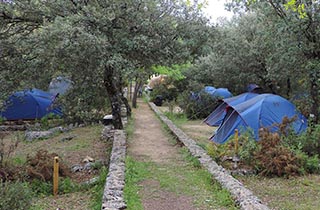 Instalaciones para tiendas de campaña del Camping Conejeras